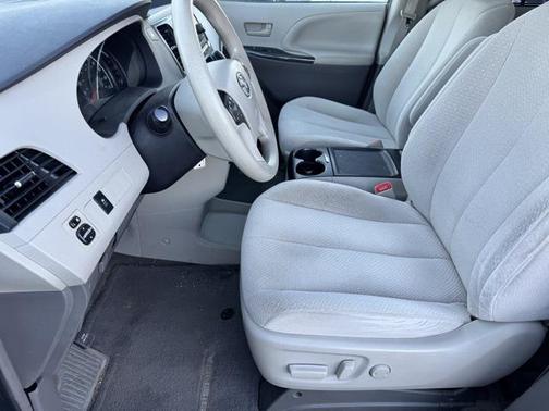 2014 Toyota Sienna LE