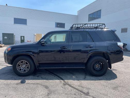 2020 Toyota 4Runner Venture