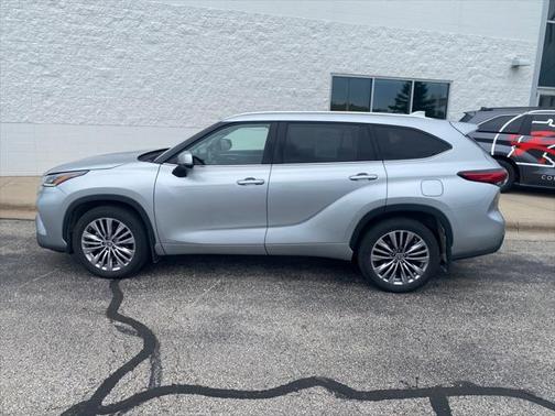 2022 Toyota Highlander Platinum