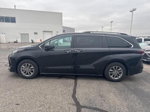 2024 Toyota Sienna XLE