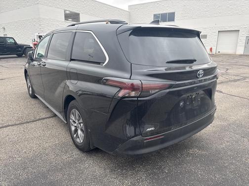 2024 Toyota Sienna XLE