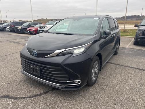 2024 Toyota Sienna XLE