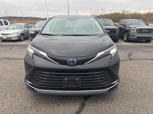 2024 Toyota Sienna XLE