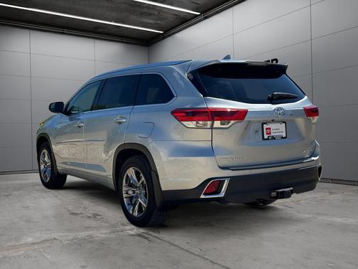 Celestial Silver Metallic 2018 Toyota Highlander Limited Platinum