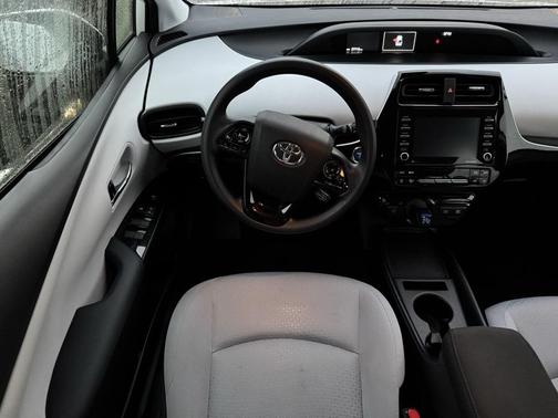 2021 Toyota Prius LE