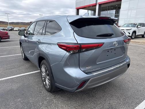 2022 Toyota Highlander Platinum