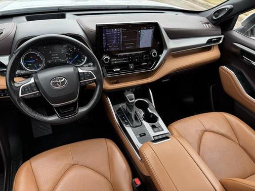 2022 Toyota Highlander Platinum