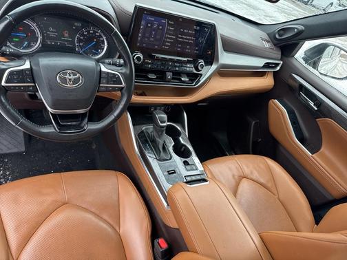 2022 Toyota Highlander Platinum