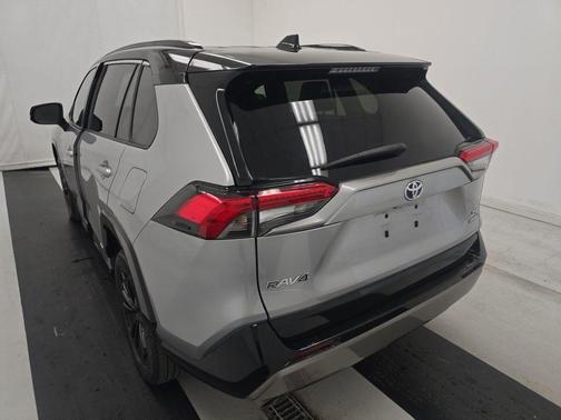2022 Toyota RAV4 Hybrid SE
