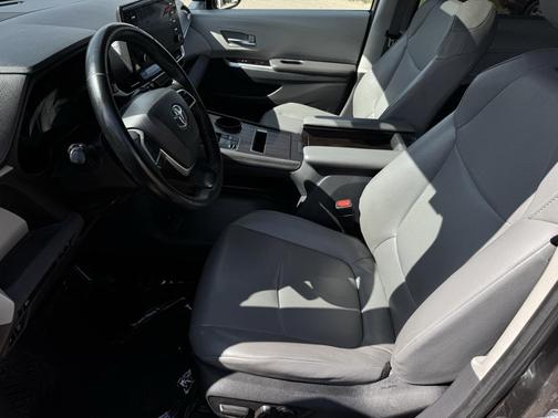 2022 Toyota Sienna XLE 7 Passenger