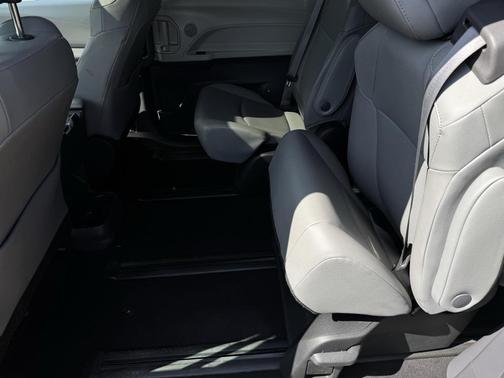 2022 Toyota Sienna XLE 7 Passenger