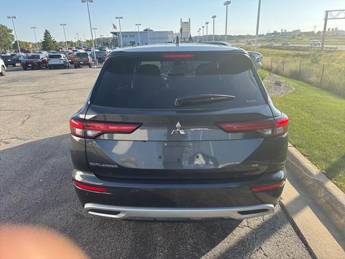 2024 Mitsubishi Outlander SE