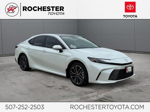Wind Chill Pearl 2025 Toyota Camry XLE