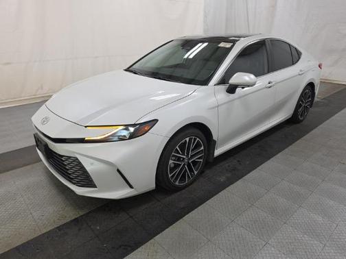Wind Chill Pearl 2025 Toyota Camry XLE