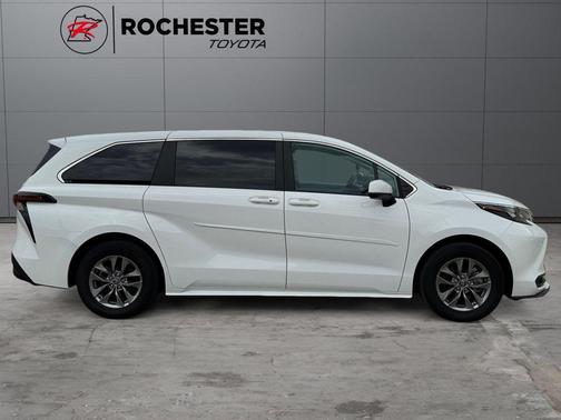 Ice Cap 2025 Toyota Sienna LE
