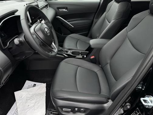2025 Toyota Corolla Cross XLE