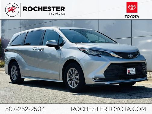 2022 Toyota Sienna XLE 8 Passenger