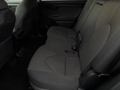 2024 Toyota Highlander LE I4