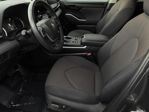 2024 Toyota Highlander LE I4