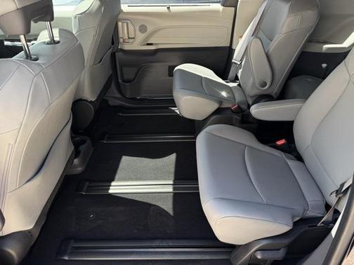 2022 Toyota Sienna XLE 7 Passenger