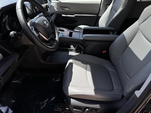 2022 Toyota Sienna XLE 7 Passenger