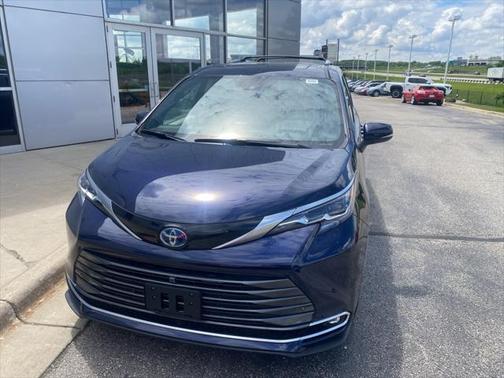 2024 Toyota Sienna Platinum 7 Passenger