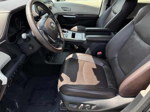 2024 Toyota Sienna Platinum 7 Passenger