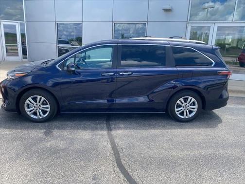 2024 Toyota Sienna Platinum 7 Passenger