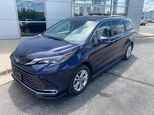 2024 Toyota Sienna Platinum 7 Passenger