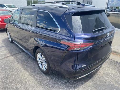 2024 Toyota Sienna Platinum 7 Passenger