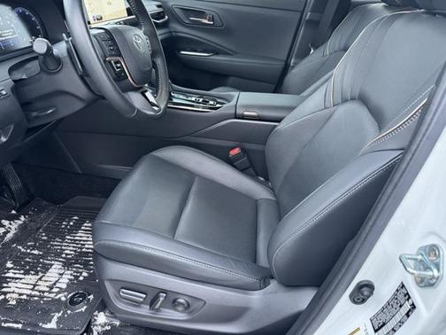 2025 Toyota Crown Signia XLE