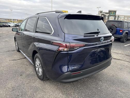 2025 Toyota Sienna XLE