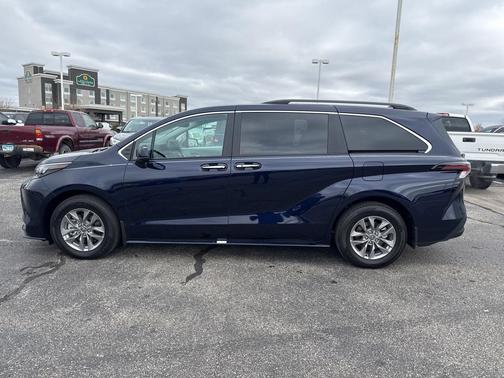2025 Toyota Sienna XLE