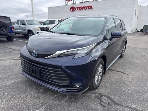 2025 Toyota Sienna XLE