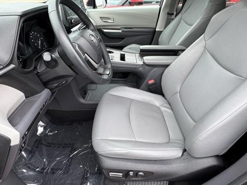 2022 Toyota Sienna XLE 7 Passenger