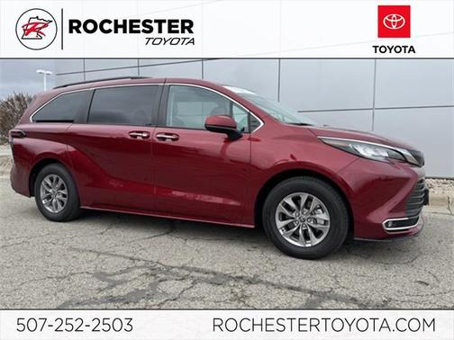 2022 Toyota Sienna XLE 7 Passenger