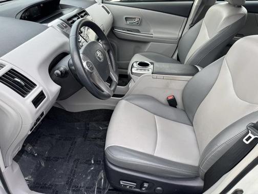 2017 Toyota Prius v Four