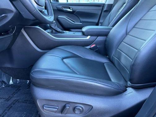 2024 Toyota Highlander Hybrid XLE