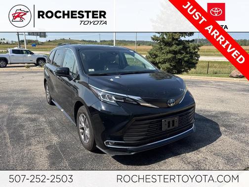 2023 Toyota Sienna XLE 8 Passenger