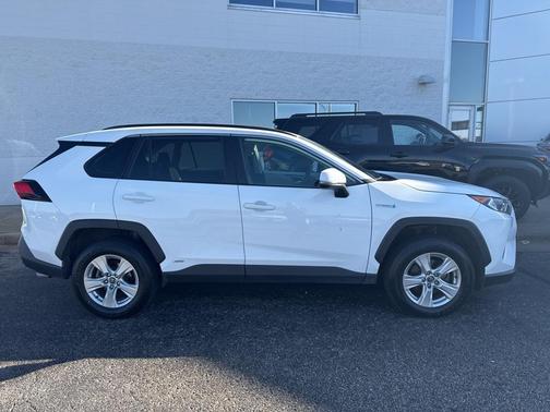 2020 Toyota RAV4 Hybrid XLE