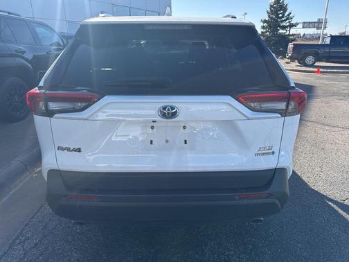 2020 Toyota RAV4 Hybrid XLE