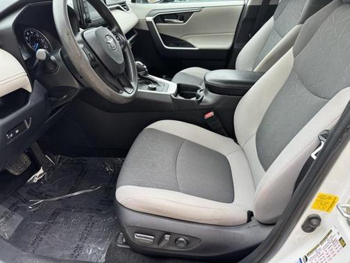 2020 Toyota RAV4 Hybrid XLE