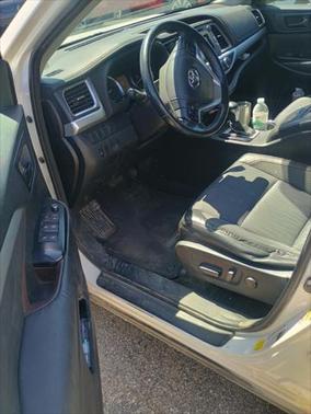 2014 Toyota Highlander LE
