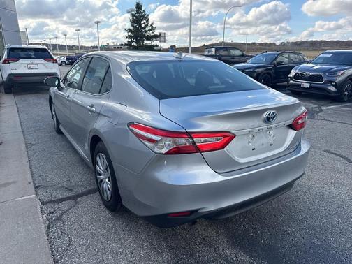 2019 Toyota Camry Hybrid LE