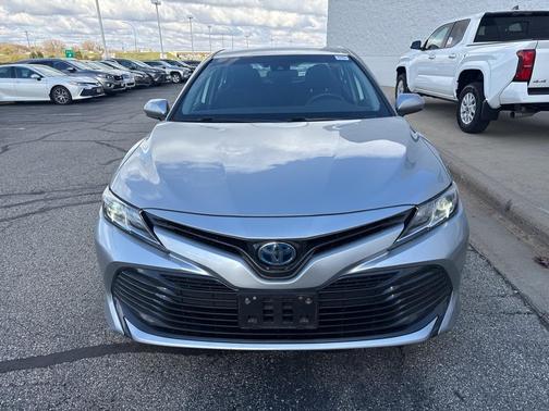 2019 Toyota Camry Hybrid LE