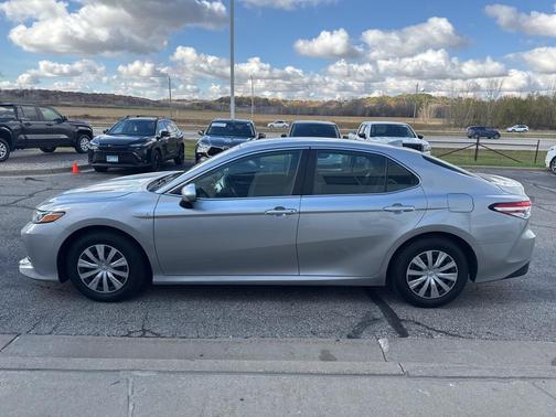 2019 Toyota Camry Hybrid LE