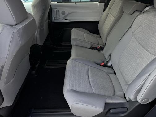 2025 Toyota Sienna LE