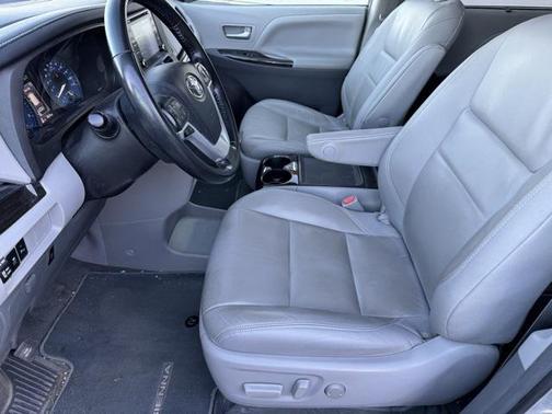 2018 Toyota Sienna XLE