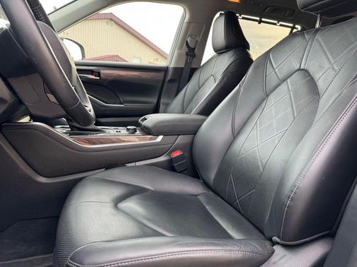 Magnetic Gray Metallic 2020 Toyota Highlander Platinum
