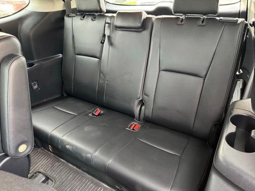 Magnetic Gray Metallic 2020 Toyota Highlander Platinum